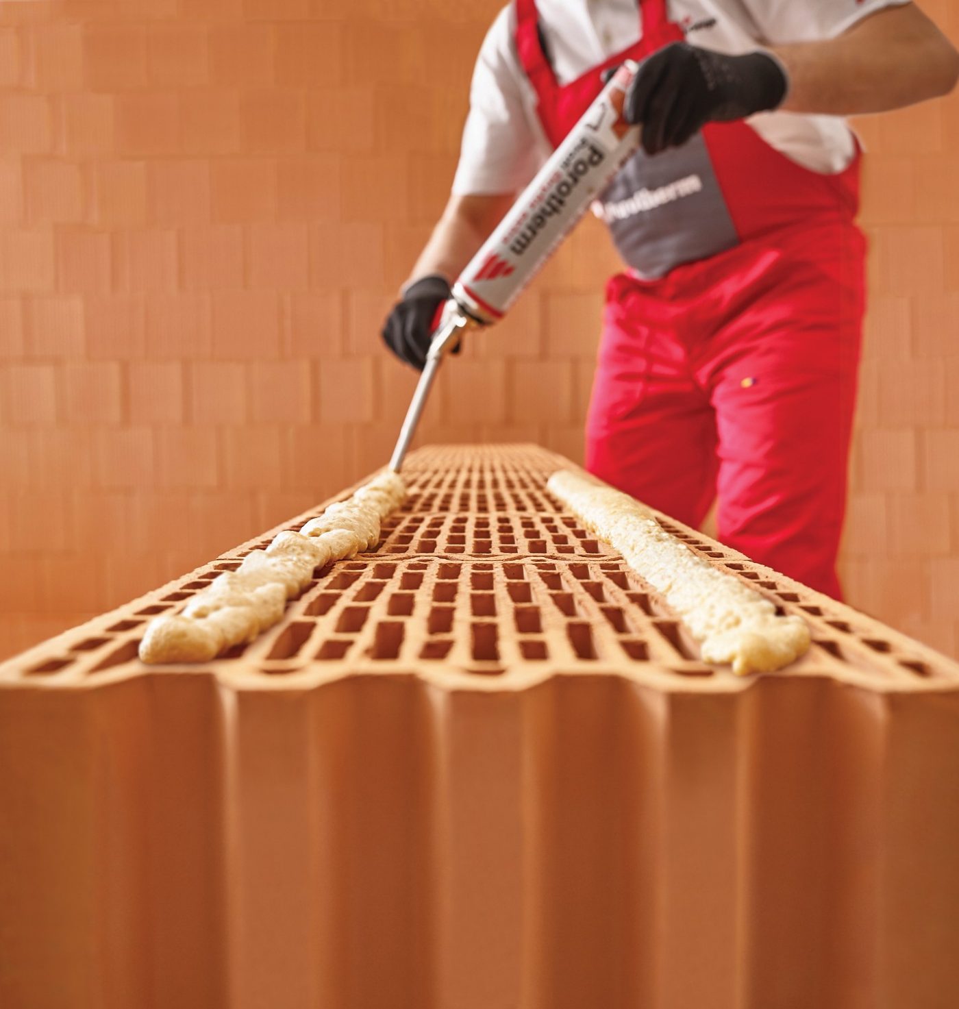 Punere in opera cu Spuma Porotherm Dryfix Autostrada