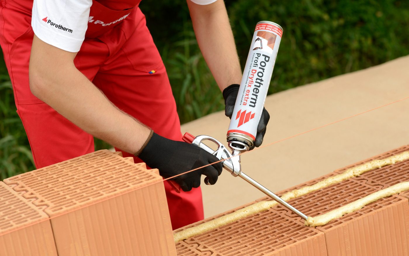 Punere in opera PorPunere in opera Porotherm Profi Spumaotherm Profi