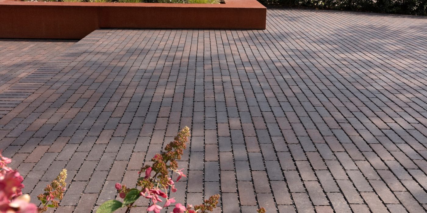 Freiflächen, Platzgestaltung, Aquata, Pflasterklinker, wasserdurchlässig, versickerungsfähig, Läuferverband, Landschaftsgestaltung, Naturschutzgebiet, Belgien, Het Maldegemveld, Tuinaanneming Trenson, Adegem