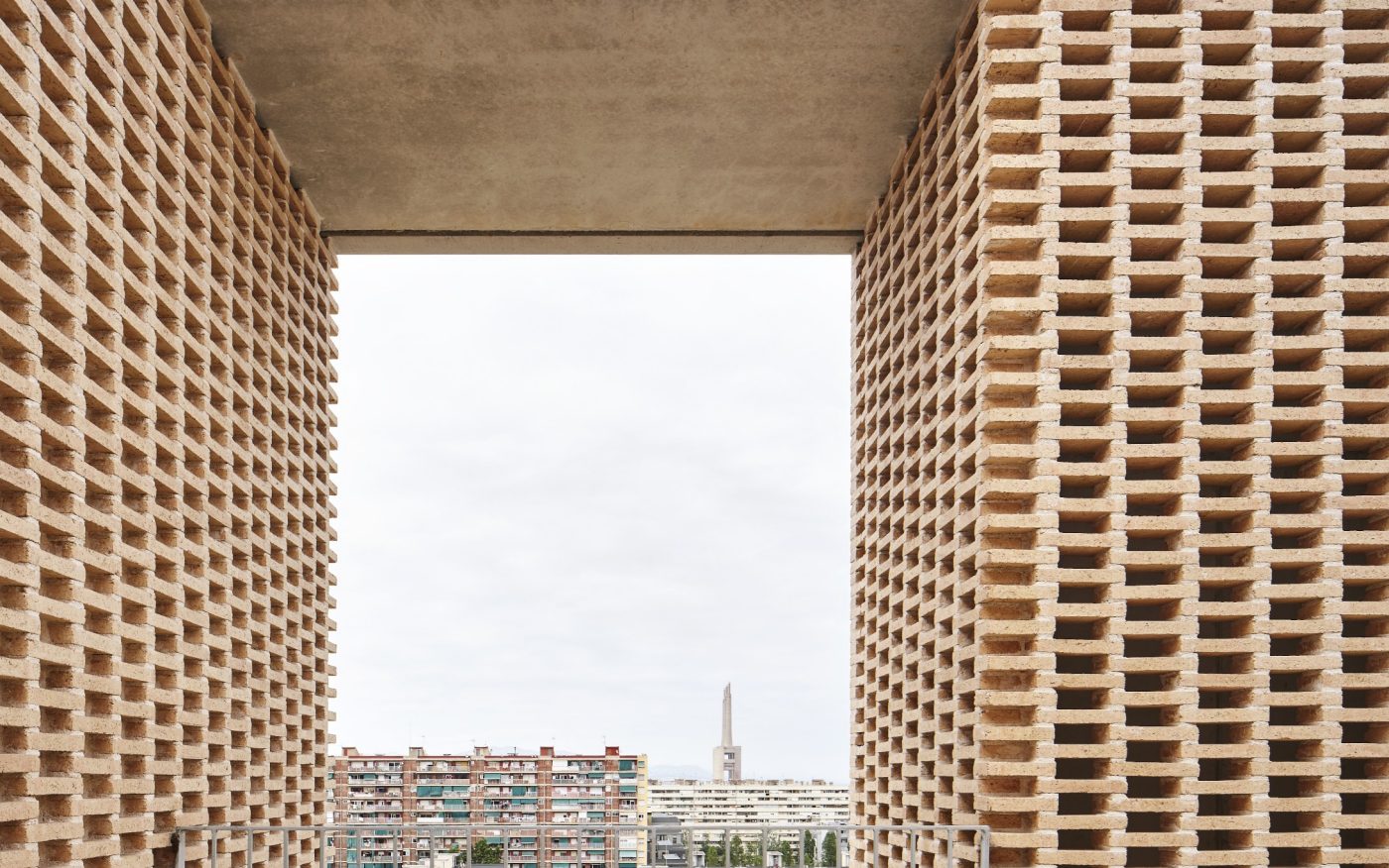 Brick Award 26 Nominee SOCIAL ATRIUM - 54 DWELLINGS IN THE BESÒS - Peris+Toral