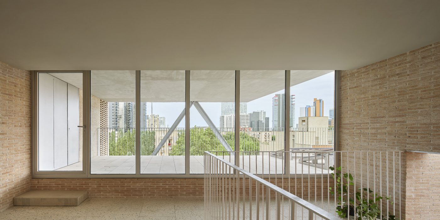 Brick Award 26 Nominee SOCIAL ATRIUM - 54 DWELLINGS IN THE BESÒS - Peris+Toral