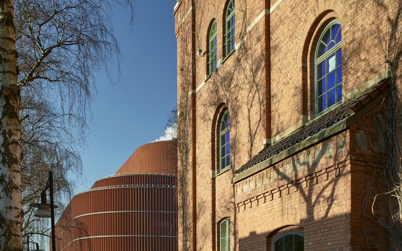 Vartan Bioenergy CHP Plant with ceramic facade panels; Brick Award 2018 Category Winner "Building Outside the Box"; U.D. Urban Design AB/SE & Gottlieb Paludan; Photo: Robin Hayes