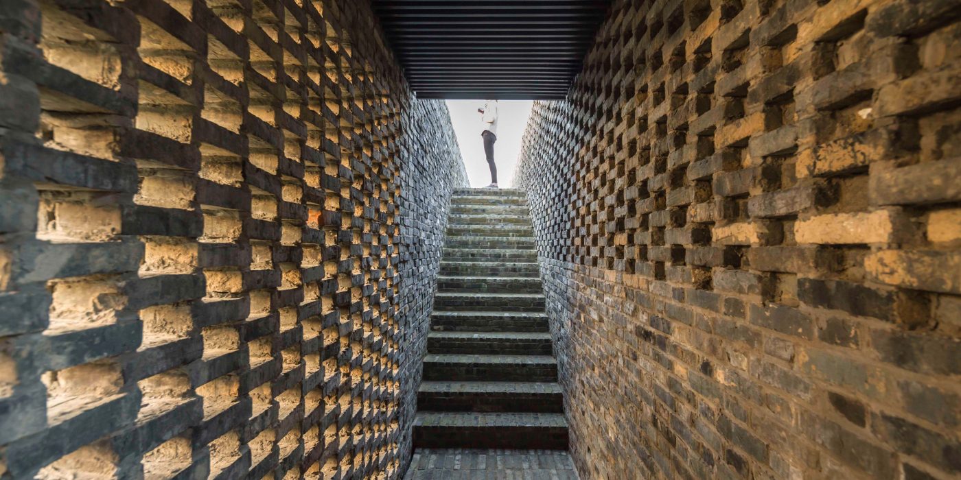 Tsingpu Yangzhou Retreat. Brick Award 22 Category "Building outside the box". neri & hu design and research office. Hallway view