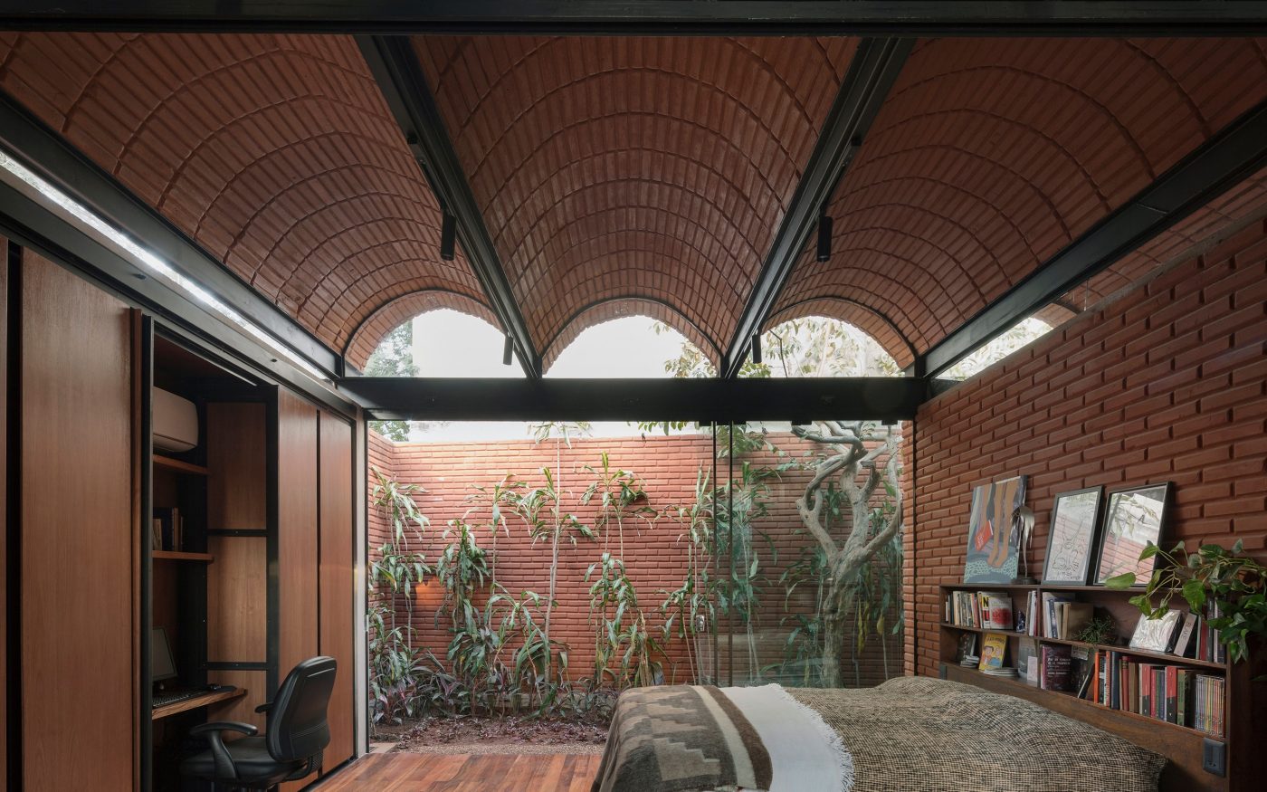 Brick Award 24 Nominee Intermediate House, Category Feeling at home, Architect: Equipo de Arquitectura