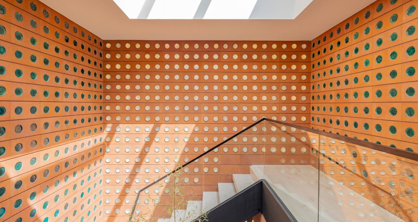 Kohan Ceram Central Office. Brick Award 22 Category "Working together". Hooba Design. View at staircase