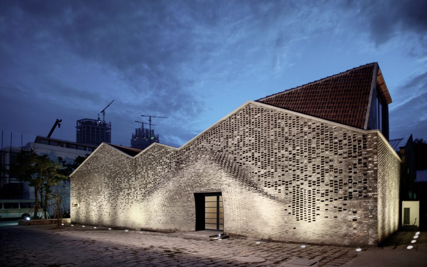 Pond Society; Brick Award 2020 Category "Building Outside The Box"; Architects: Archi-Union Architects, Photo:  Bian Lin