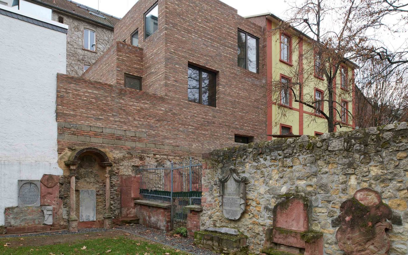Stylepark Building at the Churchyard; Brick Award 2020 Category "Working Together"; Honorary Mention, Architects: NKBAK; Photo:  Thomas Mayer