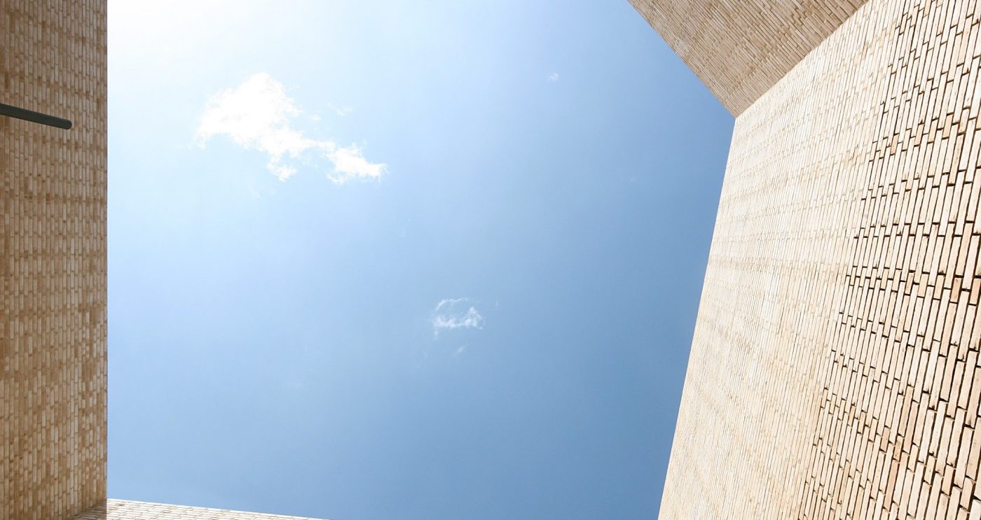 Buda Art Centre, artists' aterlier and art centre with facing bricks; Brick Award 2014 Category Winner "Public Re-use"; 51N4E; Photo: Filip Dujardin