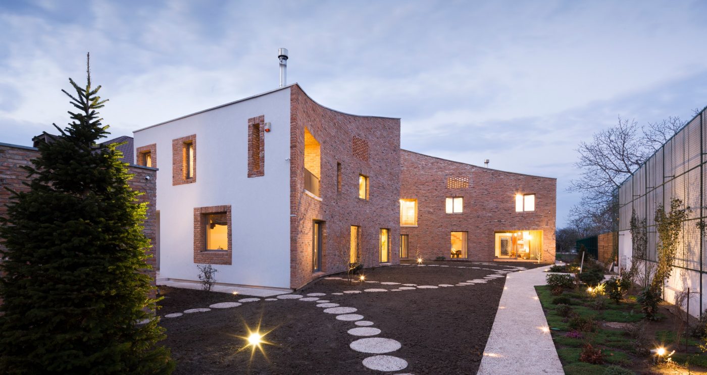 Brick House in Galati Romania / Casa galati arh Ina Stoian