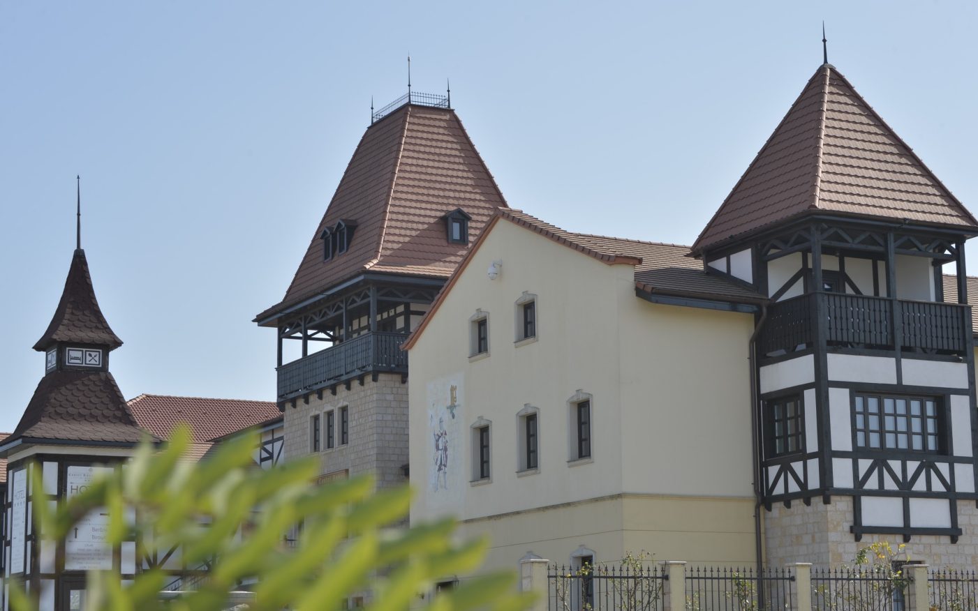 Hotel in Timisoara, aspect de castel / Castle like hotel in Timisoara 