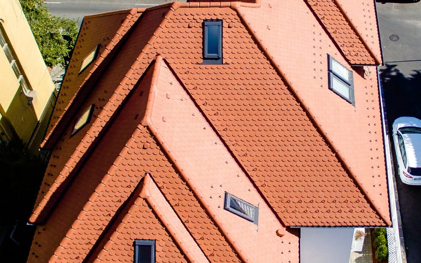 white house in brasov, tondach cedonia tiles