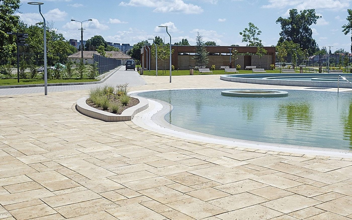 RO_MKT_PHO_SEMSemmelrock-Bradstone-Travero-01