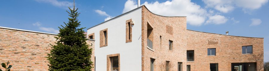 Brick House in Galati Romania / Casa galati arh Ina Stoian