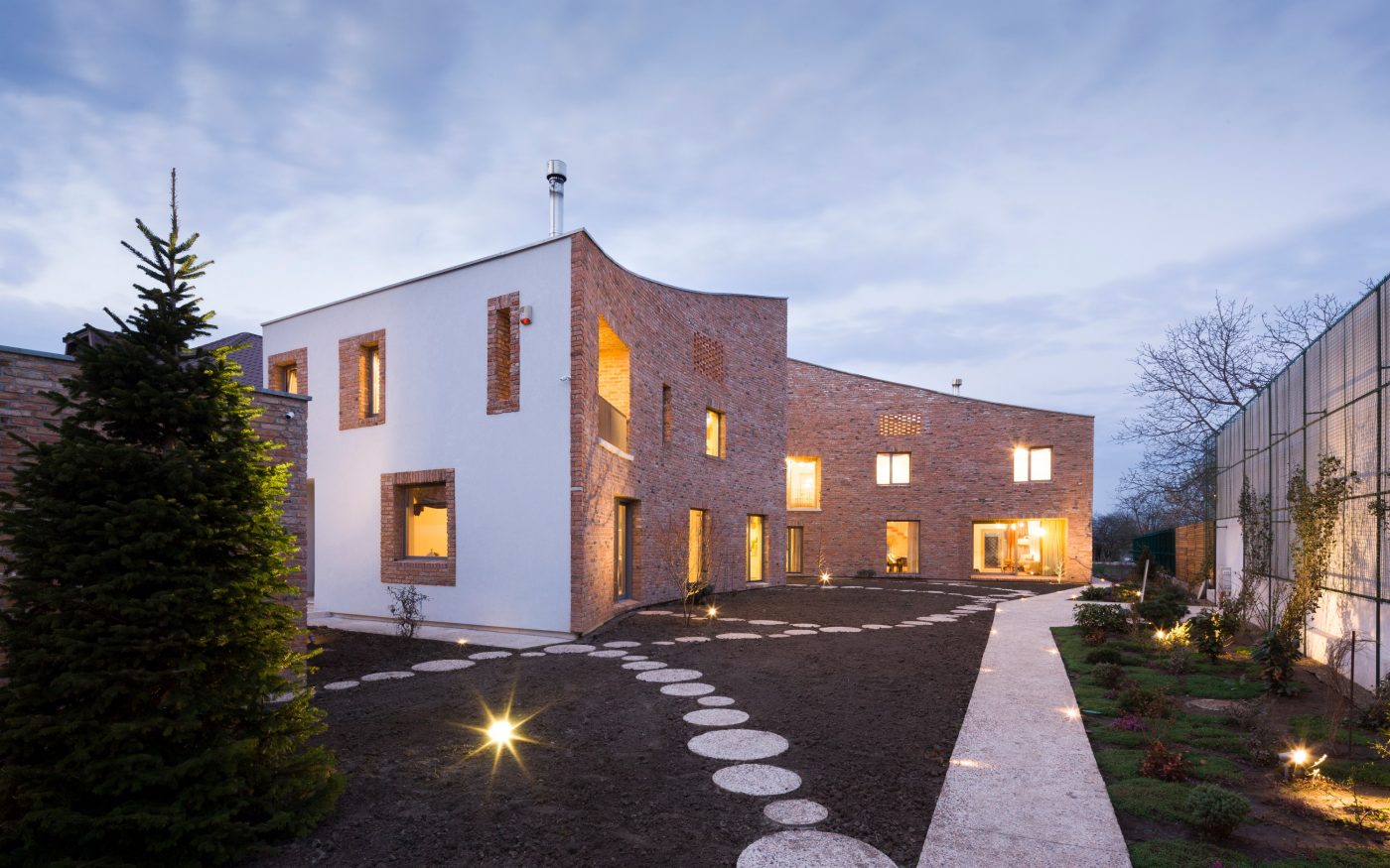 Brick House in Galati Romania / Casa galati arh Ina Stoian