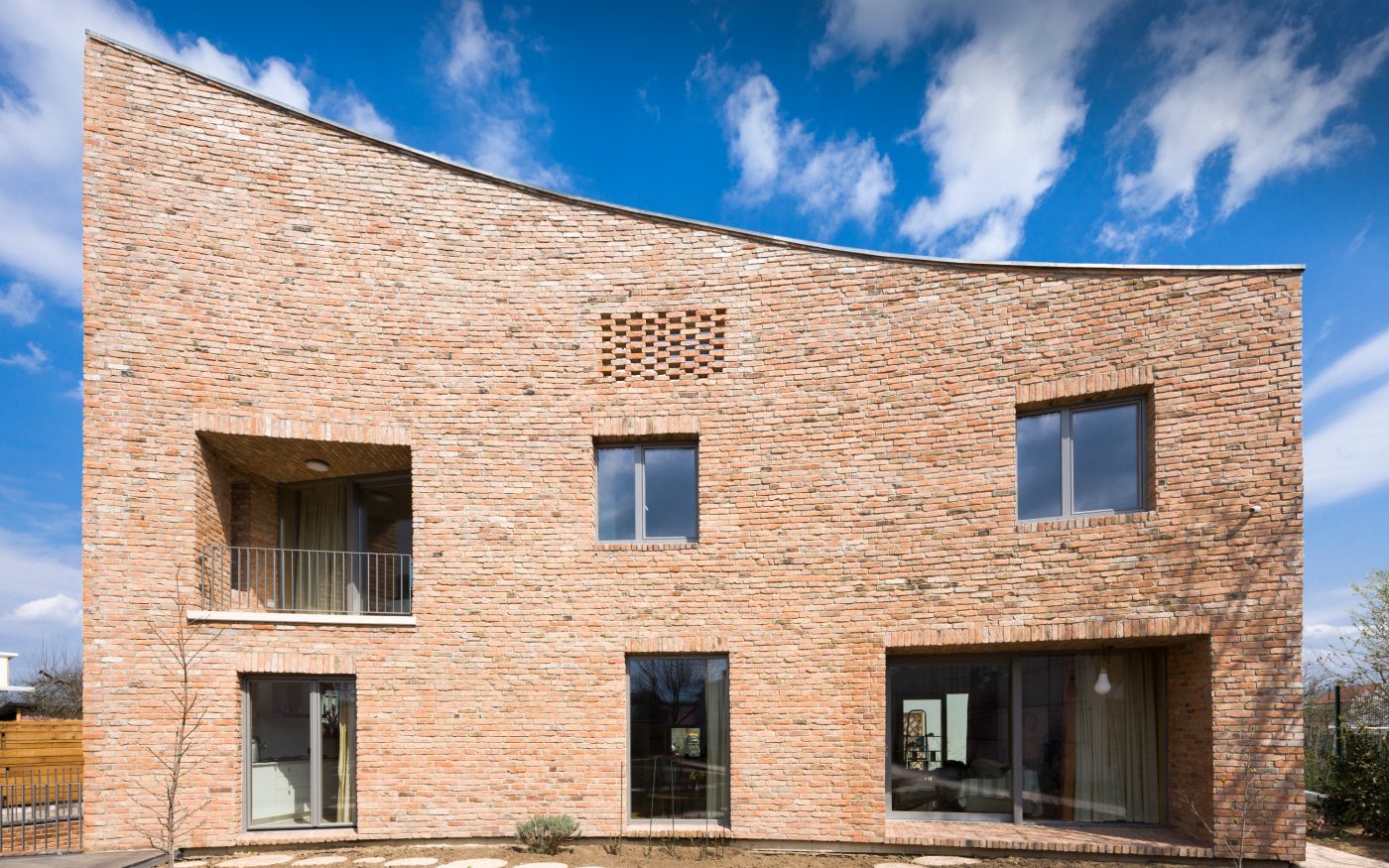 Brick House in Galati Romania / Casa galati arh Ina Stoian