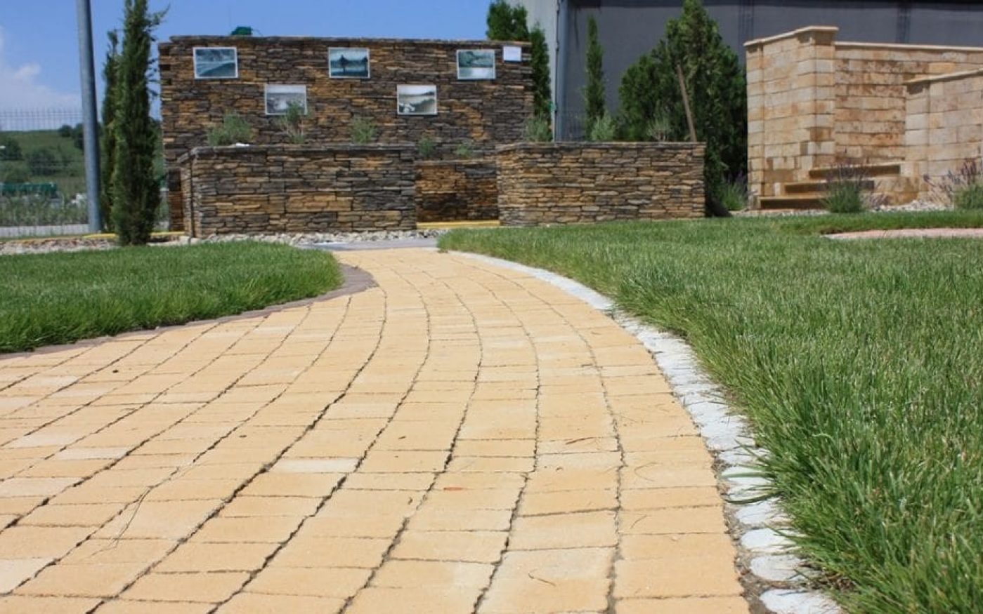 RO_PHO_SEM_Bradstone_Travero_Bradstone_Madoc