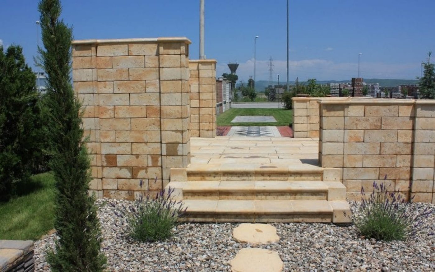 RO_PHO_SEM_Bradstone_Travero