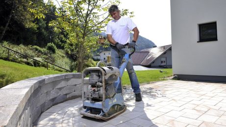 RO_MKT_SEM_Pasul 5 Vibrarea nisipului pentru rosturi