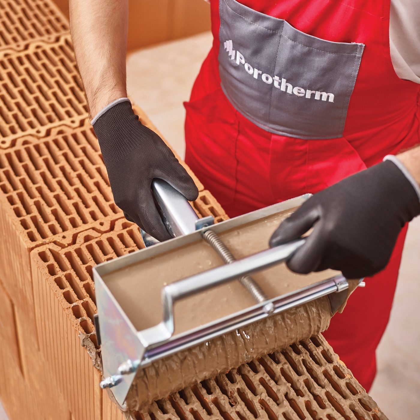 Punere in opera Porotherm Profi cu mortar in rost subtire