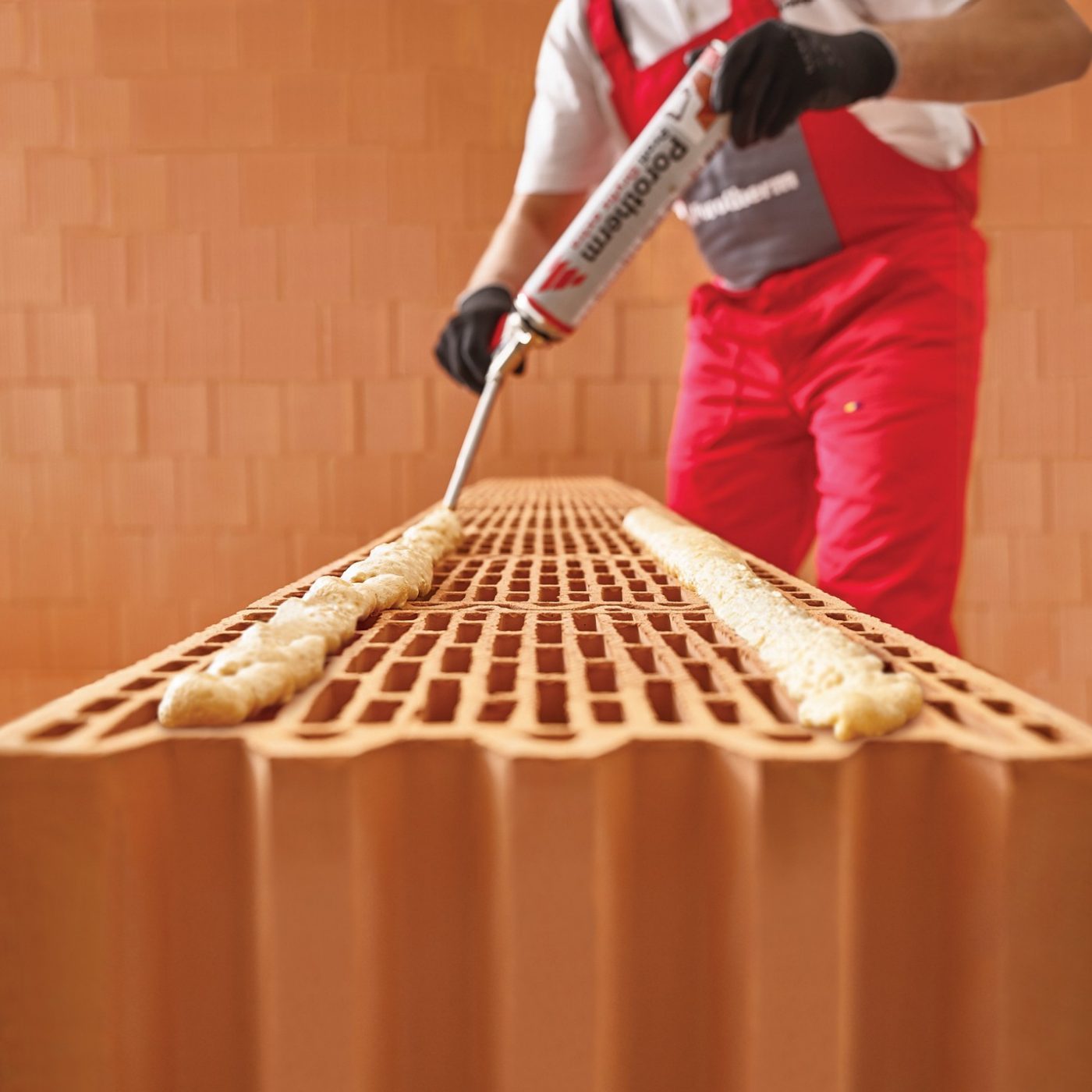 Punere in opera cu Spuma Porotherm Dryfix Autostrada